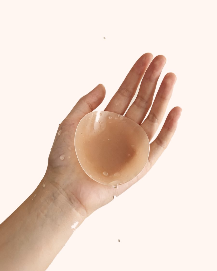 Cheeks rincé à l'eau dans la main : cache-téton silicone réutilisable